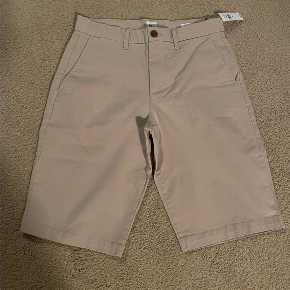 NWT 12" gap chino short size 28.
